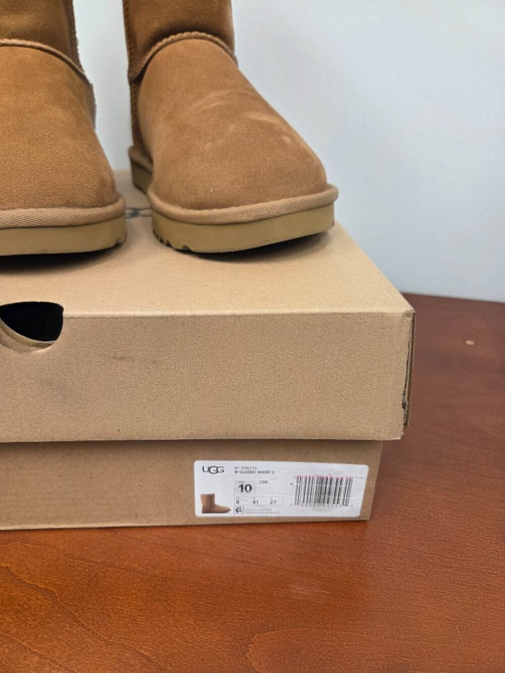 UGG Classic Short II Women's Size 10 New in Box with damage - Picture 4 of 6